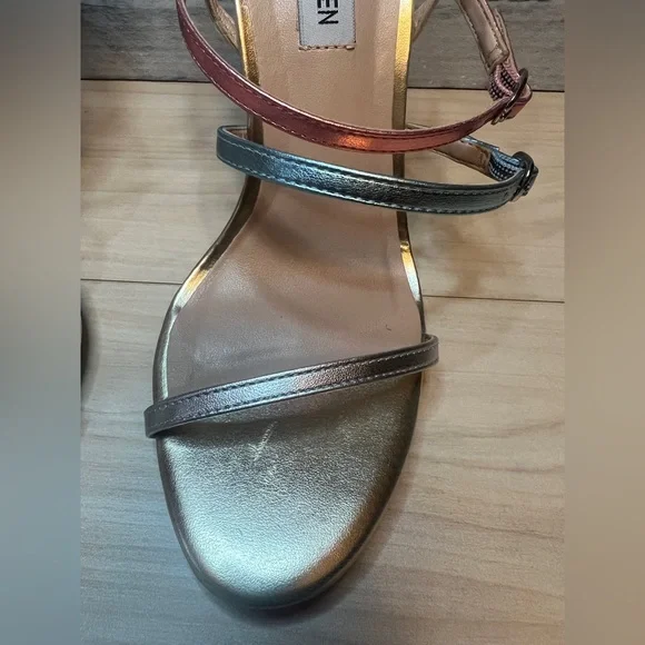 STEVE MADDEN NWT Jubliant Rainbow Metallic Strappy Buckle Detail Dress Sandals - Picture 11 of 12